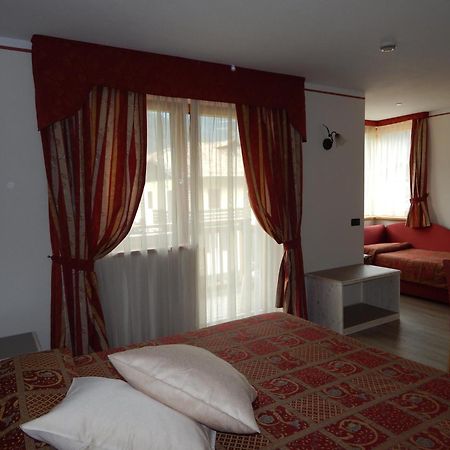 פינזולו Hotel Canada מראה חיצוני תמונה