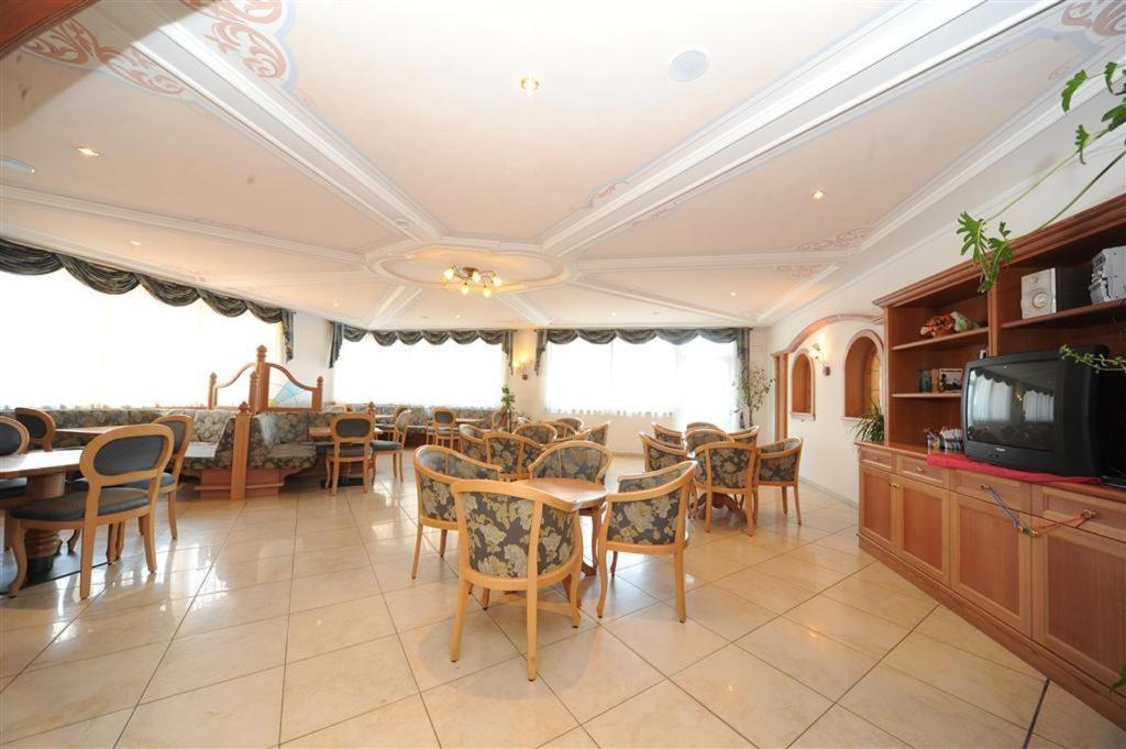 פינזולו Hotel Canada מראה חיצוני תמונה