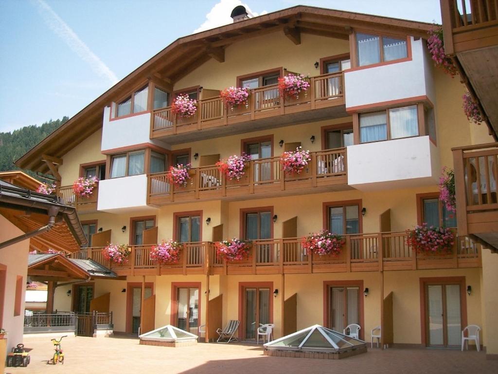 פינזולו Hotel Canada מראה חיצוני תמונה