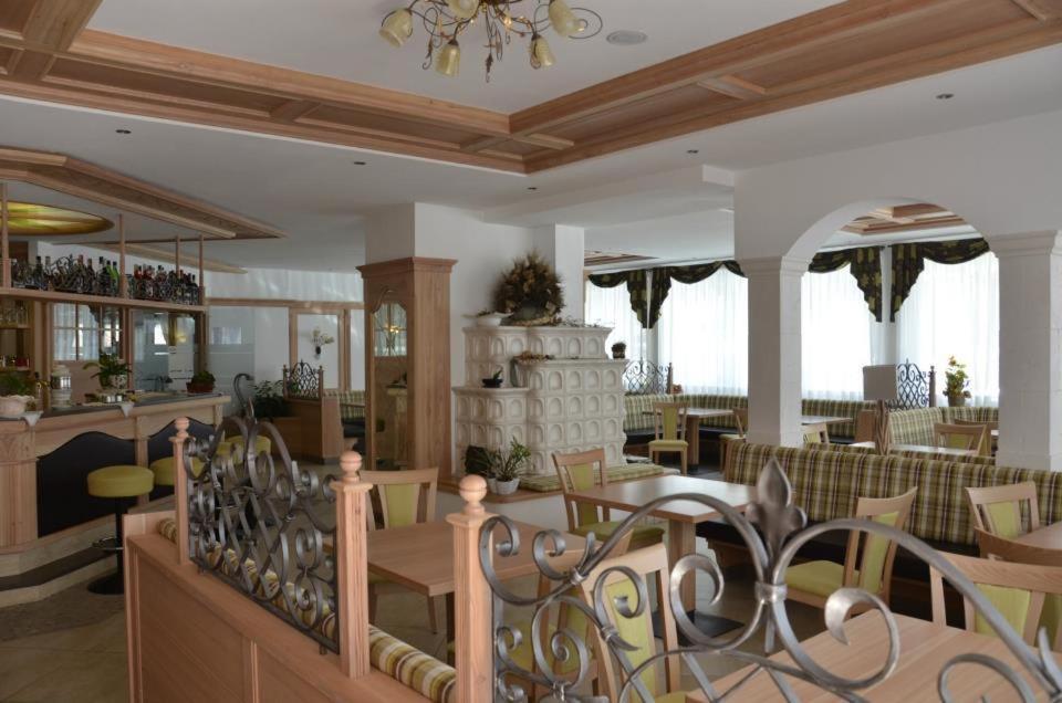 פינזולו Hotel Canada מראה חיצוני תמונה