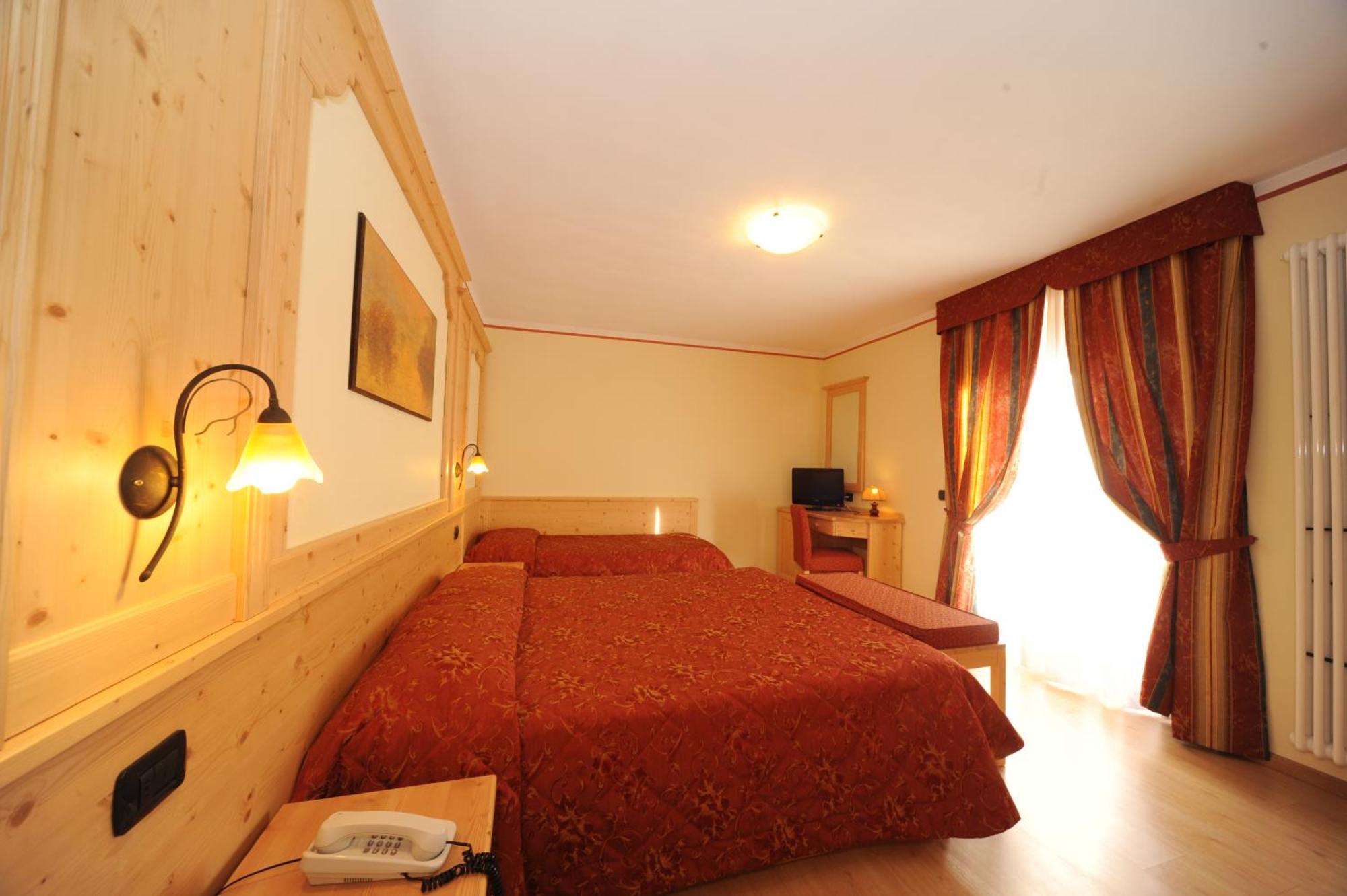 פינזולו Hotel Canada מראה חיצוני תמונה