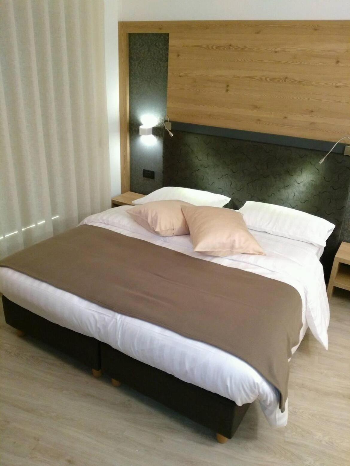 פינזולו Hotel Canada מראה חיצוני תמונה